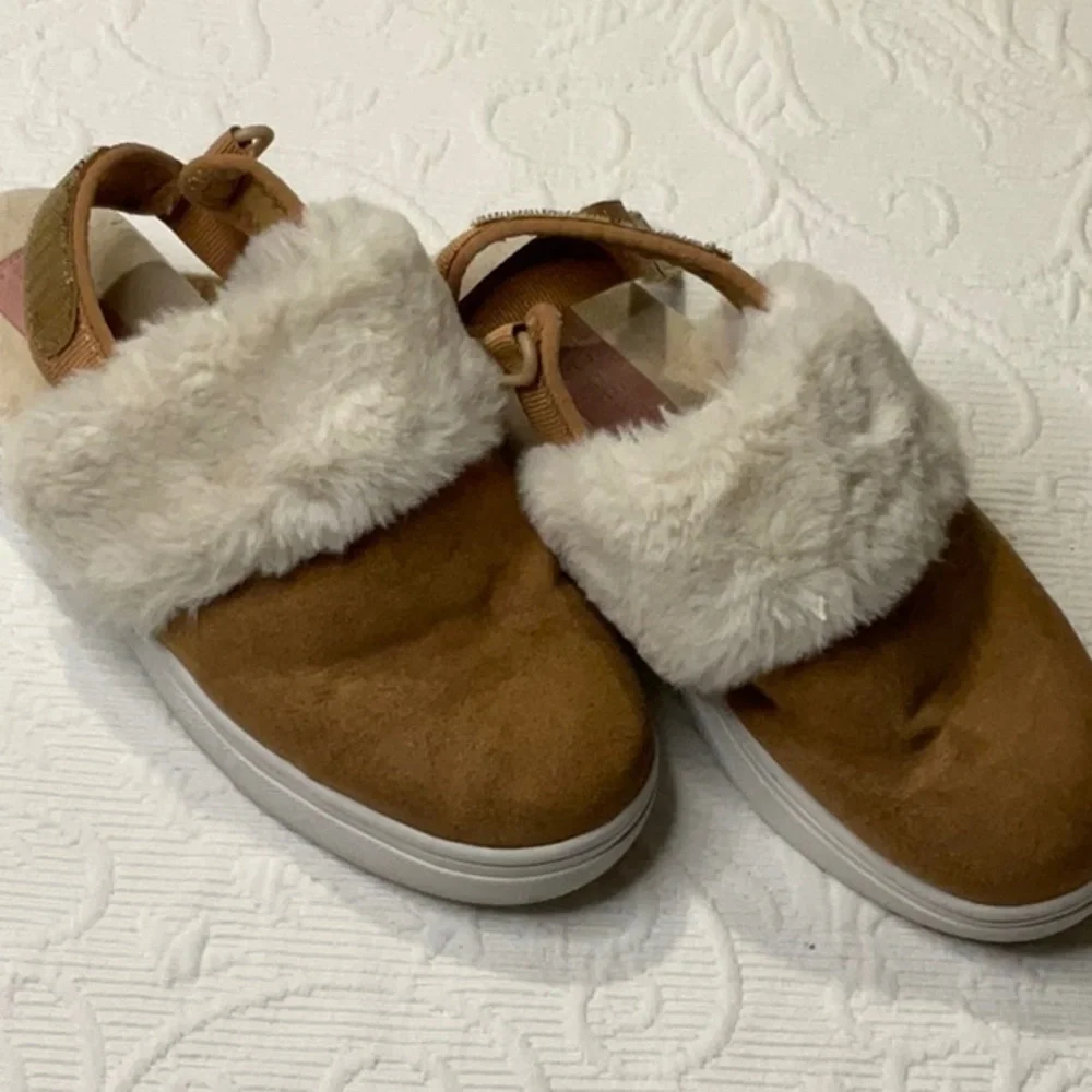Skechers Street Goldie Cozy Kids shows. Size 2.